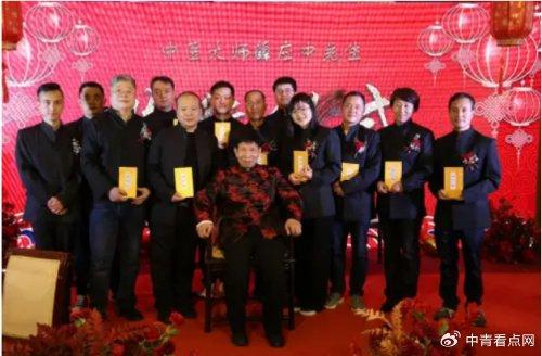 张国祥的成长故事：从教师家庭到行业领袖的智慧传承与人生信念