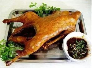 荣昌卤鹅：百年卤香传奇，揭秘正宗制作技艺与乡愁美味