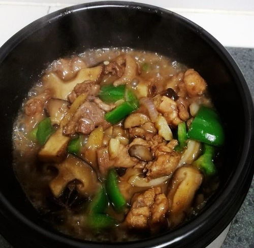 煨汤的秘诀：外婆的慢火煨汤配方，教你轻松做出营养美味的养生汤