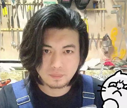 耿帅手工创作全解析：从脑瓜崩到菜刀手机壳的创意之旅