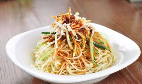 夏日清爽首选：鸡丝凉面制作全攻略，轻松搞定美味凉面