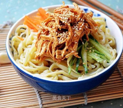 夏日清爽首选：鸡丝凉面制作全攻略，轻松搞定美味凉面