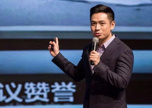 李泽鹏：从央视主播到新媒体探索者的成长之路，揭秘如何用专业与勇气实现职业转型