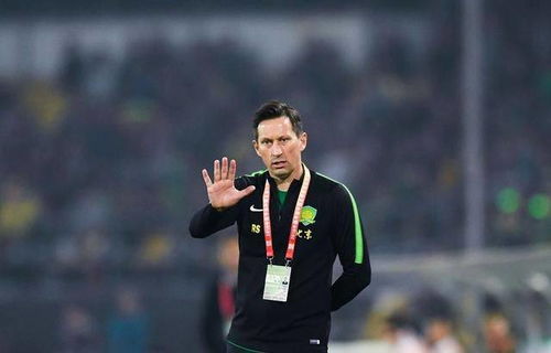 高洪波简介：从国安神锋到国足主帅的传奇足球生涯