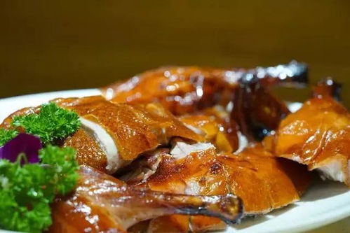 宜良烤鸭：百年传承的云南美食，独特松毛烤制工艺揭秘与正宗店铺推荐