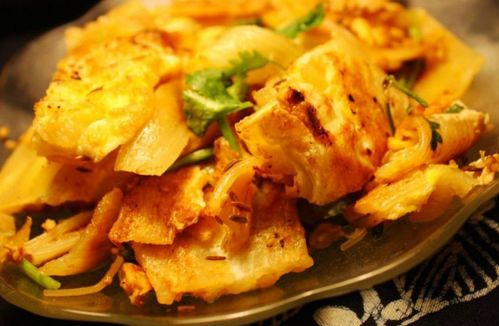 烤冷面是哪个地方的小吃？揭秘东北街头美食的起源与魅力，带你轻松品尝正宗美味