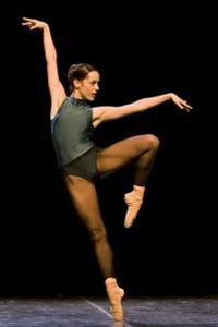 形体舞轻松入门：改善体态、提升气质、减压放松的优雅舞蹈指南