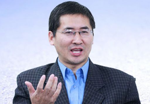 胡劲松：从学术泰斗到产业先锋，揭秘他如何用交叉学科解决新能源与智能传感难题