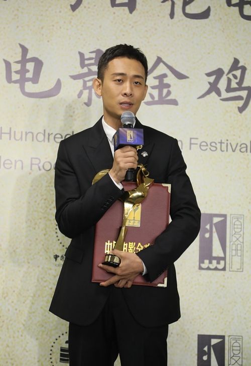 丁军：从煤矿工人到金鸡影帝，揭秘他如何用表演治愈人心的秘诀