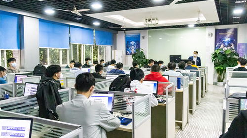 新华电脑学校培训怎么样？零基础学电脑的完整经历分享，从电脑小白到专业IT人士的蜕变之路