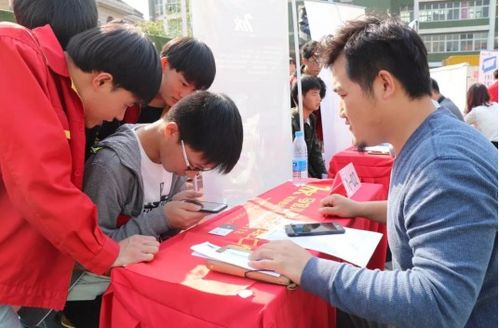 汽车美容培训学校：职业转型新选择，轻松掌握高薪技能，开启人生新篇章