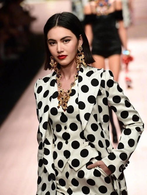 T台走秀全攻略：从模特选拔到走秀技巧，轻松掌握时尚舞台秘诀