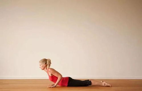 拜月式：舒缓身心的瑜伽序列，助你告别焦虑失眠，享受月光般宁静