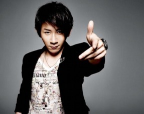 裴勇俊演艺生涯全解析：从《冬季恋歌》到商业成就，揭秘韩国巨星成长之路