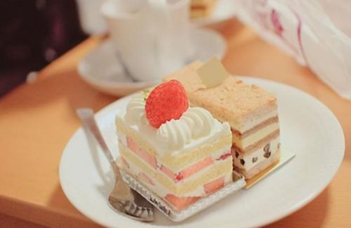 翻糖蛋糕好吃吗？揭秘口感、制作工艺与选购技巧，让你享受甜蜜艺术