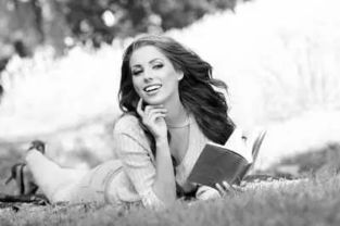 南茜·佩洛西与南茜·德鲁：从政治到文学的非凡女性成长故事，揭秘如何打破刻板印象