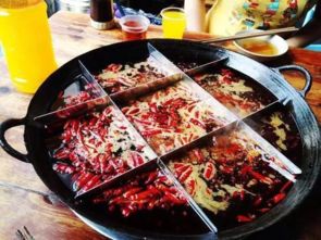 重庆美食攻略：火锅小面江湖菜，带你吃遍山城地道美味